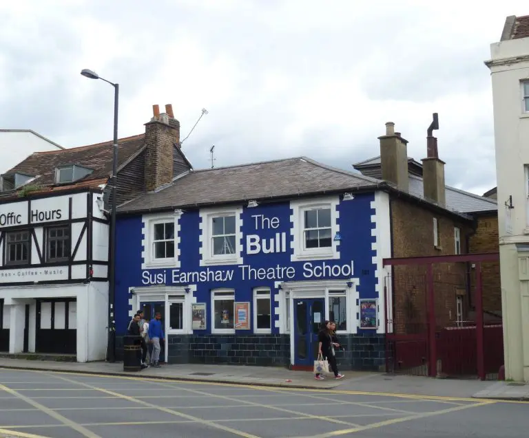 Making a Splash as the Star of the Show – MIW Recall Their Susi Earnshaw Debut!