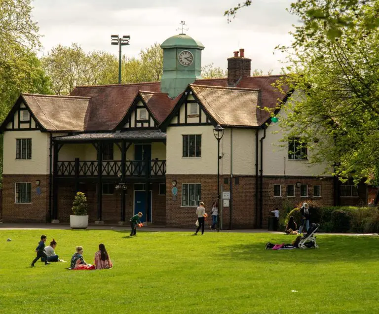 New Bottle Filler Bearing Up Under the Pressure of Popular Paddington Park