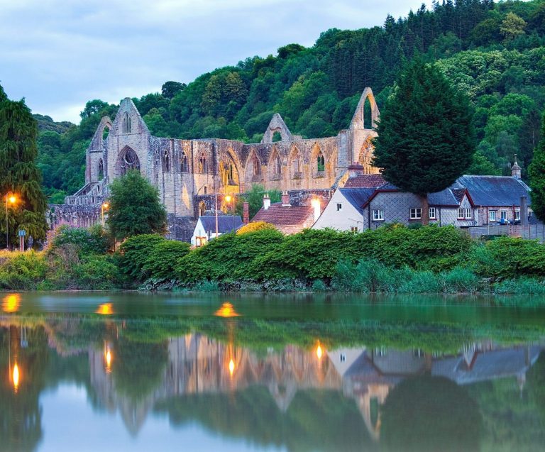 Tintern Abbey’s Visitor Centre Gains a New Bottle Filling Station