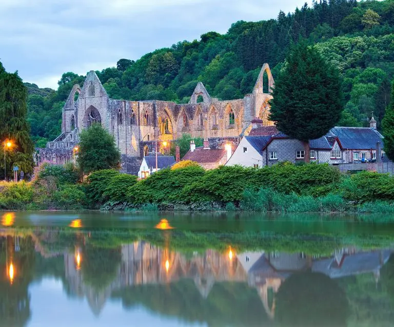 Tintern Abbey&rsquo;s Visitor Centre Gains a New Bottle Filling Station